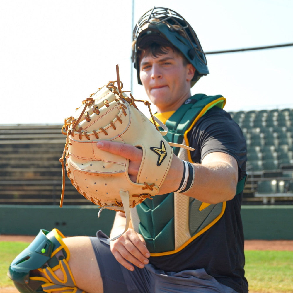 Catcher usando la mascota Pro-Elite Japan Series