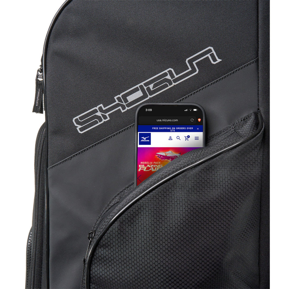 Maleta Mizuno Shogun con ruedas negro, detalle del panel Shogun y bolsa con cierre para valores